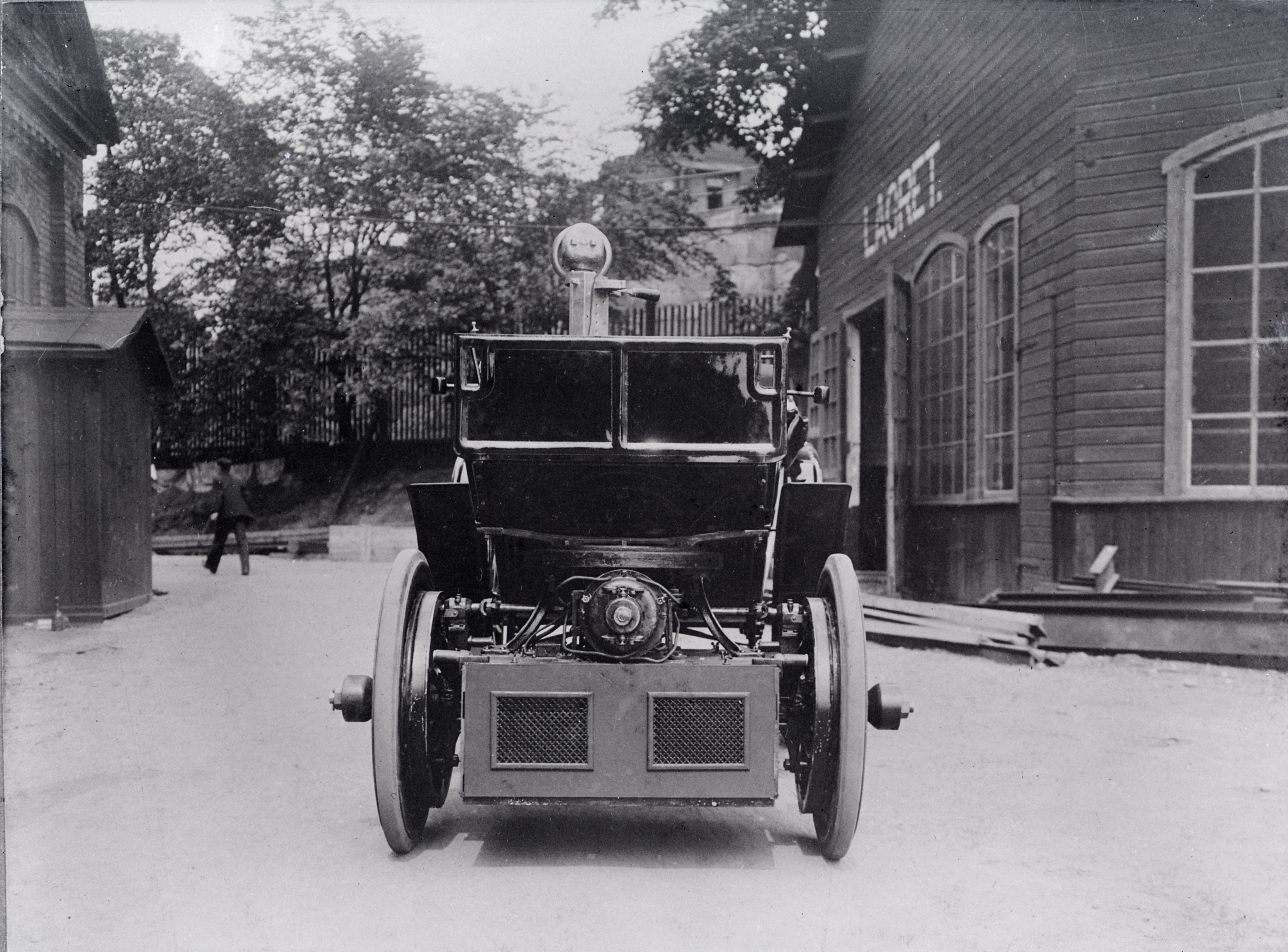 Den första tillverkade elektriskt drivna automobilen i Sverige